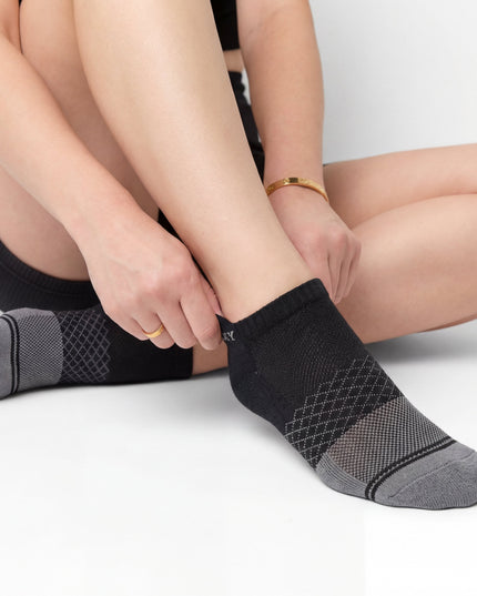 Black and White Ankle Socks 2-Pack