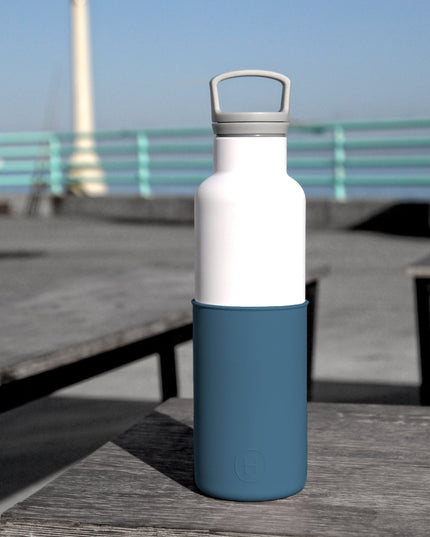 White-Navy Blue 20 Oz